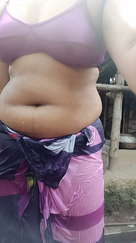 Bangla Girl bathing and Fingering her Pink pussy 3 hot video (2)3