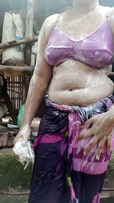 Bangla Girl bathing and Fingering her Pink pussy 3 hot video (2)3