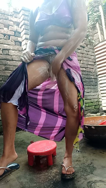 Bangla Girl bathing and Fingering her Pink pussy 3 hot video (2)3