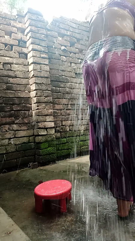 Bangla Girl bathing and Fingering her Pink pussy 3 hot video (2)3