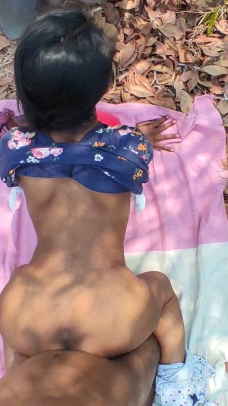 Beautiful Dusky Babe Getting Backshots In Jungle (2)2