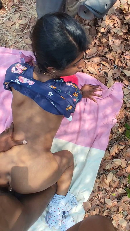 Beautiful Dusky Babe Getting Backshots In Jungle (2)2