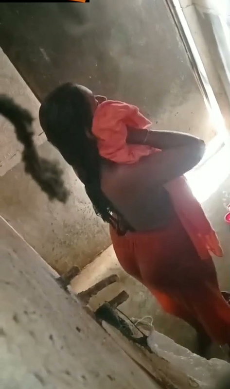 Bhabhi Bathing Capture secretly (2)2