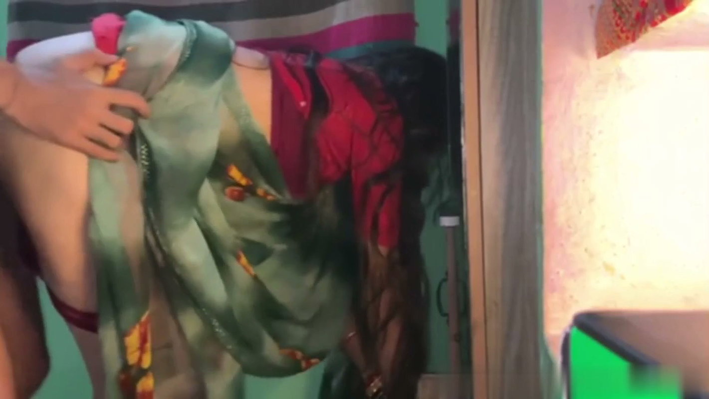 BIHARAN WIFE TOO EROTIC SUCKS COCK AND GETS DEEP FUCK IN SAREE (2)2