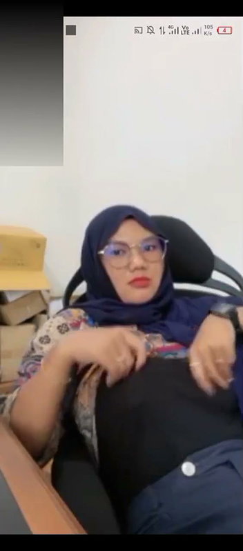 Cute Hijabi Babe Boobs Show & Rubbing Pussy Her Lover On VC Leak (2)2
