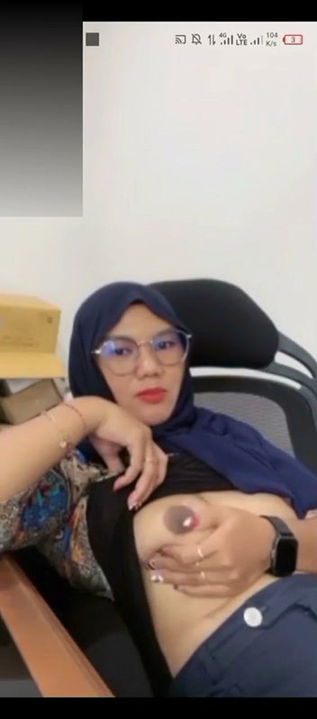 Cute Hijabi Babe Boobs Show & Rubbing Pussy Her Lover On VC Leak (2)2