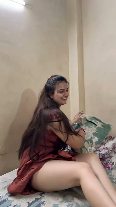 DESI PLUMPY GF TOO SEXY MILKY THIGHS YUMMY FLAUNT HER FIGURE (2)2