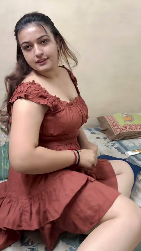 DESI PLUMPY GF TOO SEXY MILKY THIGHS YUMMY FLAUNT HER FIGURE (2)2