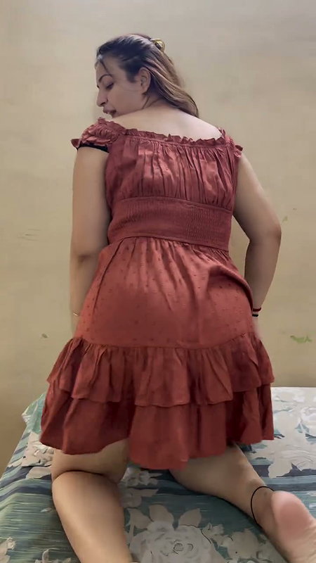 DESI PLUMPY GF TOO SEXY MILKY THIGHS YUMMY FLAUNT HER FIGURE (2)2