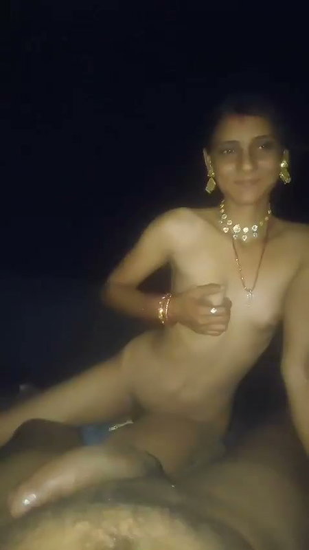 Desi Village lady giving blowjob (2)2