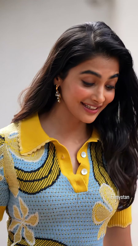 DUSKY DAMSEL SEDUCTIVE POOJA HEGDE DESIRED CHICK LOOKS HQ VIDEO (2)2