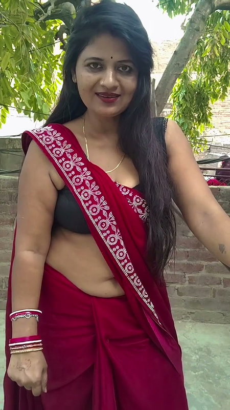 fleshy marathi lady in red sleevless saree show deep navel (2)2