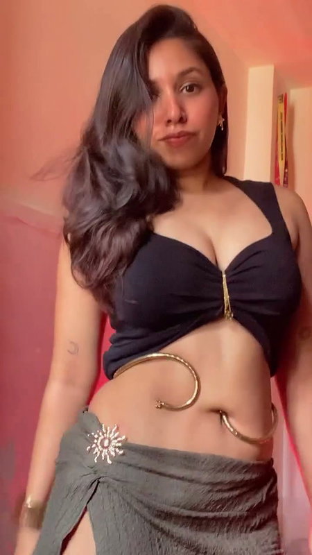 hot desi lady sexy deep navel and accesory on navel (2)2