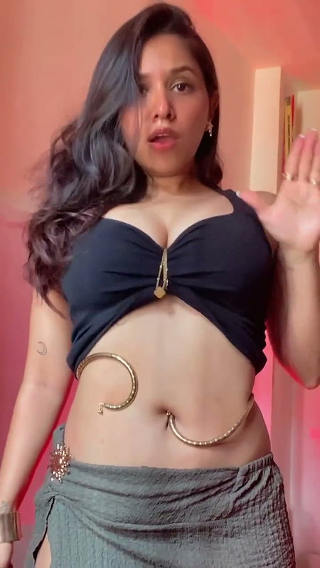 hot desi lady sexy deep navel and accesory on navel (2)2