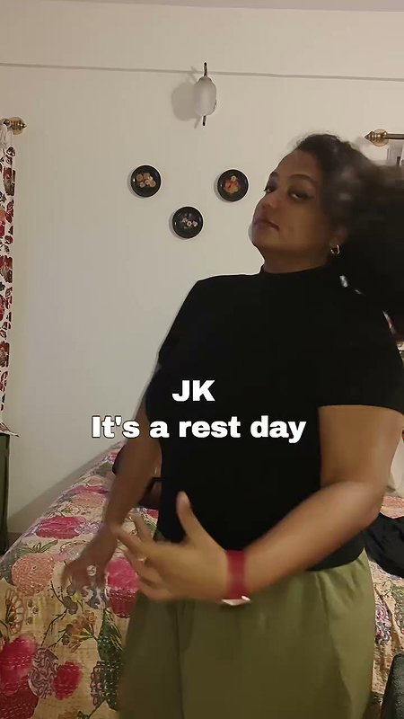 Huge braless tits and nipple pokie of desi lady jiggling in green top (2)2