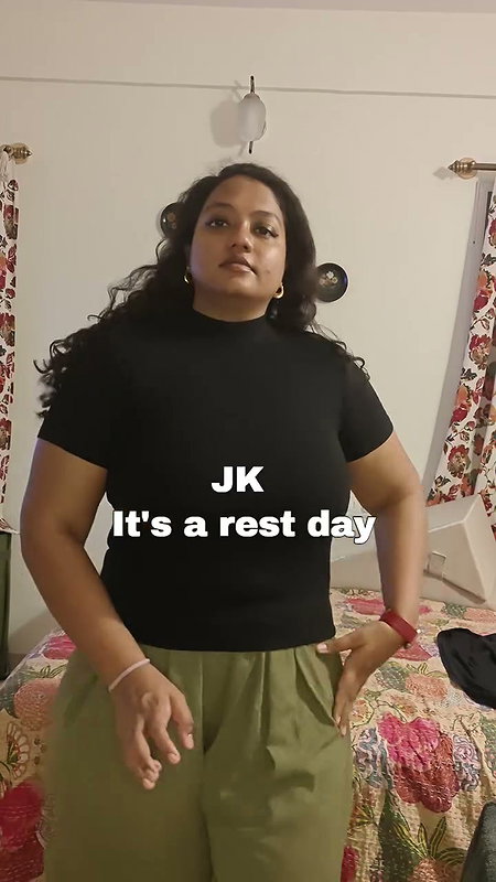 Huge braless tits and nipple pokie of desi lady jiggling in green top (2)2