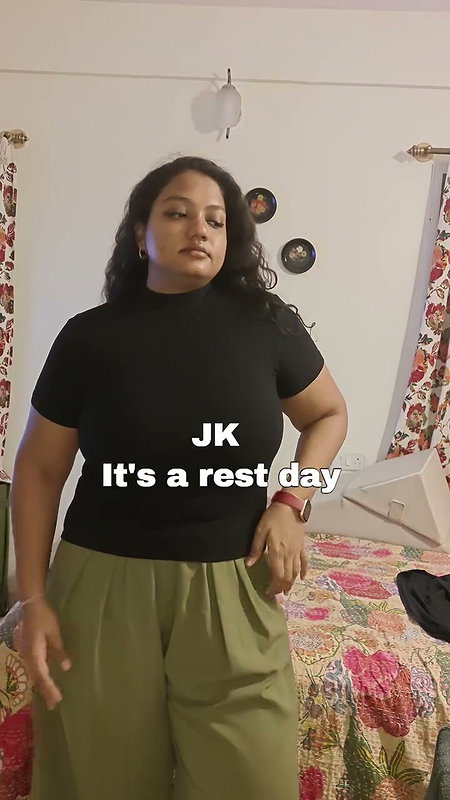 Huge braless tits and nipple pokie of desi lady jiggling in green top (2)2
