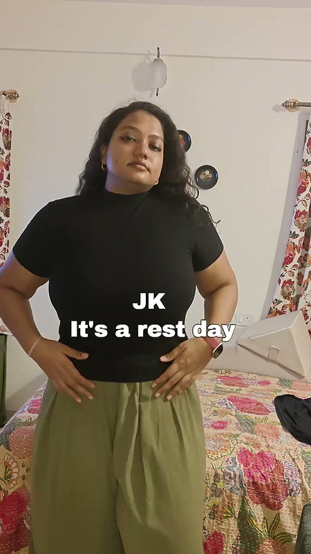 Huge braless tits and nipple pokie of desi lady jiggling in green top (2)2