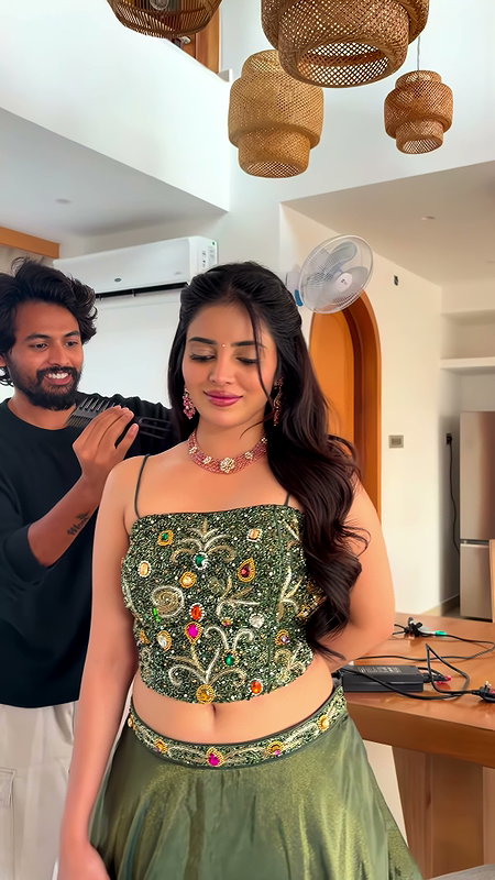 KUSHITHA KALLAPU HOTTIE CUTE NAVEL VIEW SEXY GETTING READY (2)2