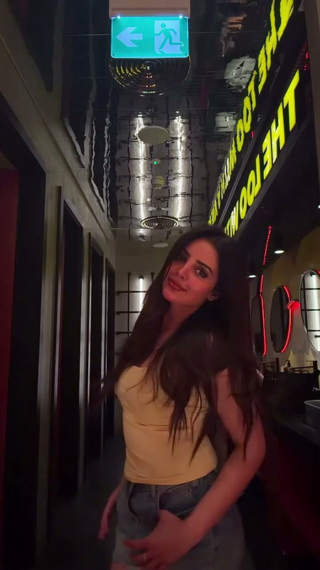 Kusitha Kallapu delicious boobs popout in sexy outfit (2)2