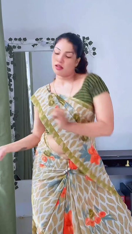 lankan lady deep fleshy navel in yellow saree (2)2