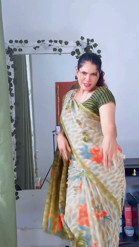 lankan lady deep fleshy navel in yellow saree (2)2