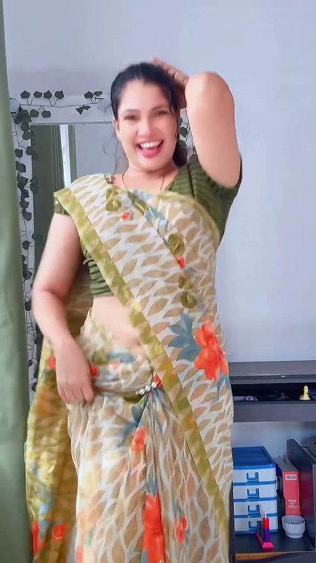lankan lady deep fleshy navel in yellow saree (2)2