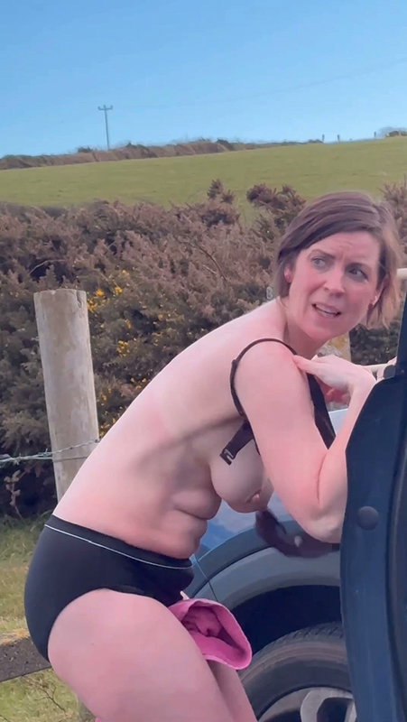 Naked Boobs and Pink Tits of Videsi Woman captured secretly by voyeur (2)2