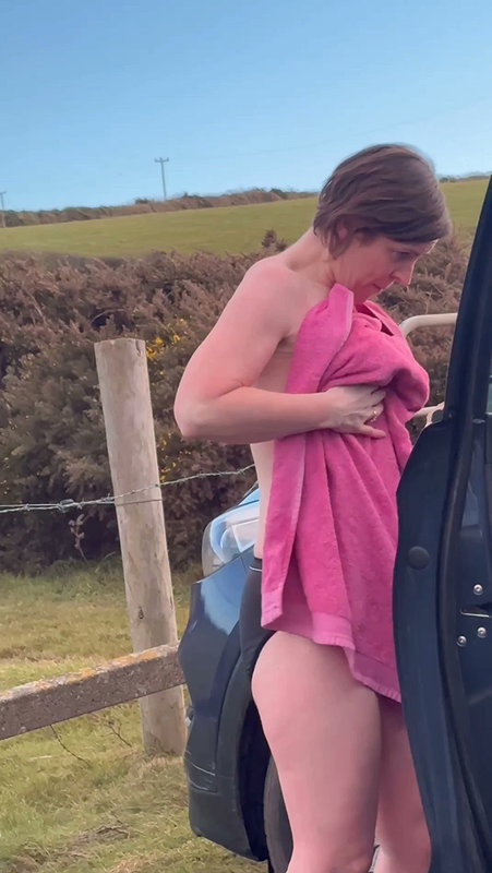 Naked Boobs and Pink Tits of Videsi Woman captured secretly by voyeur (2)2