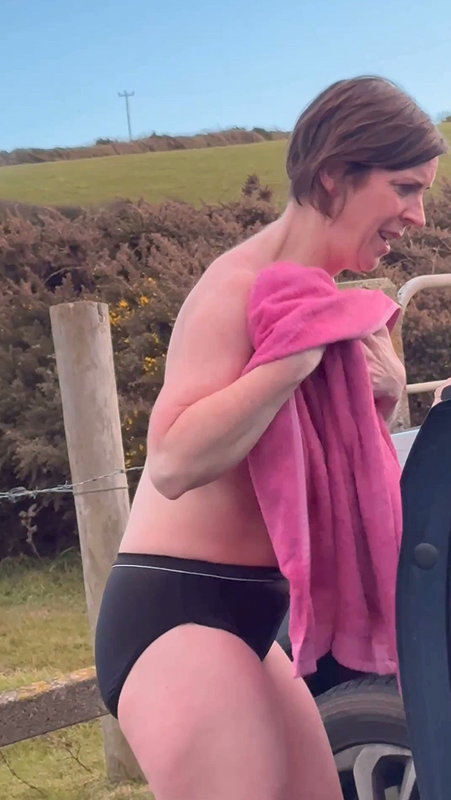 Naked Boobs and Pink Tits of Videsi Woman captured secretly by voyeur (2)2
