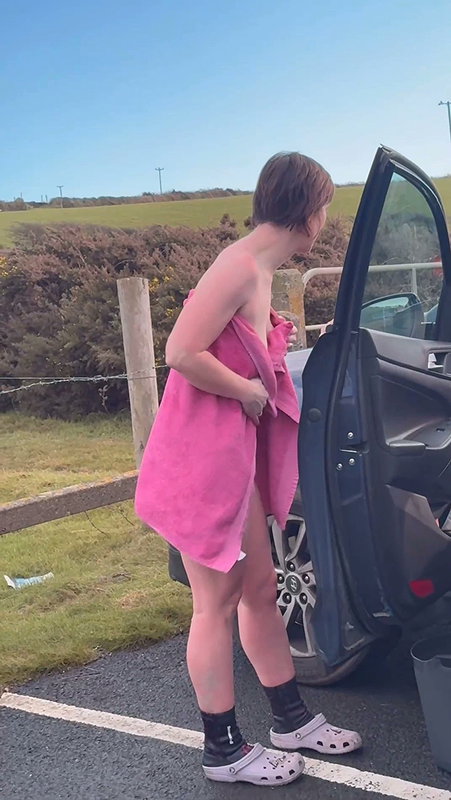 Naked Boobs and Pink Tits of Videsi Woman captured secretly by voyeur (2)2