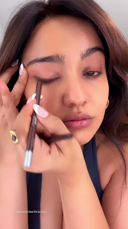 NAUGHTY DIVA FLAWLESS NEHA SHARMA FLAUNTING HER DEEP CLEAVAGE HQ VIDEOS (2)2