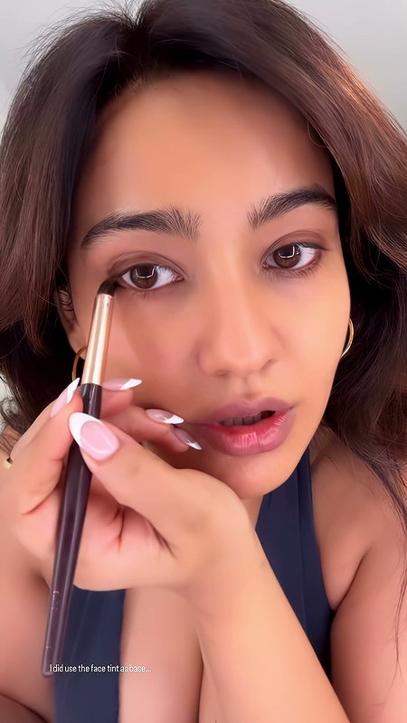 NAUGHTY DIVA FLAWLESS NEHA SHARMA FLAUNTING HER DEEP CLEAVAGE HQ VIDEOS (2)2