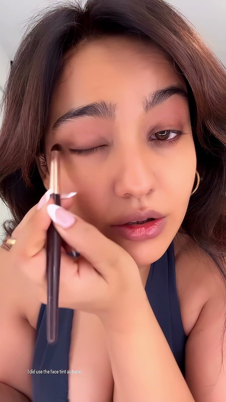 NAUGHTY DIVA FLAWLESS NEHA SHARMA FLAUNTING HER DEEP CLEAVAGE HQ VIDEOS (2)2