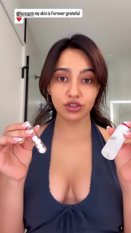 NAUGHTY DIVA FLAWLESS NEHA SHARMA FLAUNTING HER DEEP CLEAVAGE HQ VIDEOS (2)4
