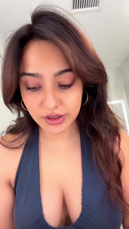 NAUGHTY DIVA FLAWLESS NEHA SHARMA FLAUNTING HER DEEP CLEAVAGE HQ VIDEOS (2)6