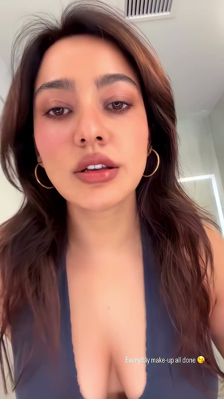 NAUGHTY DIVA FLAWLESS NEHA SHARMA FLAUNTING HER DEEP CLEAVAGE HQ VIDEOS (2)8