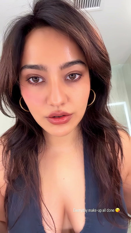 NAUGHTY DIVA FLAWLESS NEHA SHARMA FLAUNTING HER DEEP CLEAVAGE HQ VIDEOS (2)8