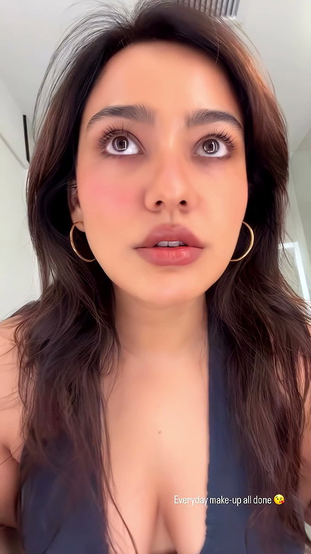 NAUGHTY DIVA FLAWLESS NEHA SHARMA FLAUNTING HER DEEP CLEAVAGE HQ VIDEOS (2)8