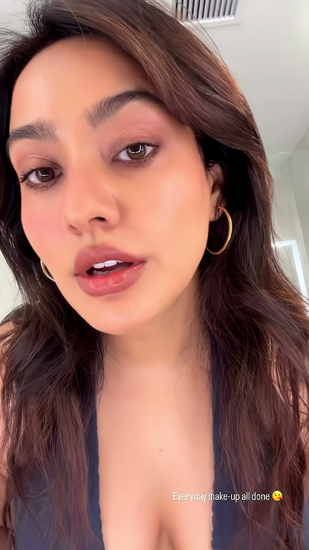 NAUGHTY DIVA FLAWLESS NEHA SHARMA FLAUNTING HER DEEP CLEAVAGE HQ VIDEOS (2)8