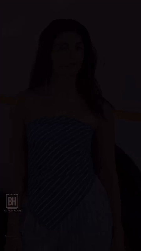 POOJA STUNNING HOTTIE SEXY CHICK LOOKS (2)2