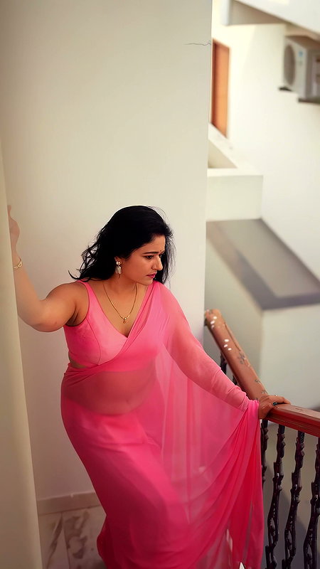 POONAM BAJWA BUSTY NAUGHTY DESI HOTTIE IN SAREE TEMPTING (2)2