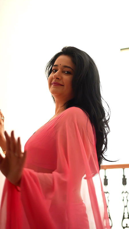 POONAM BAJWA BUSTY NAUGHTY DESI HOTTIE IN SAREE TEMPTING (2)2