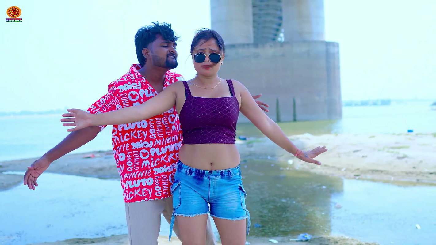 Priti Mishra boobs grabbed, pressed & felt, navel grabbed, sexy cleavage show (2)4