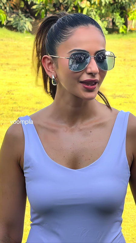 RAKUL PREET HOTWIFE MASSIVE BOOBS TEASE IN TIGHT TOP HQ VIDEO (2)2