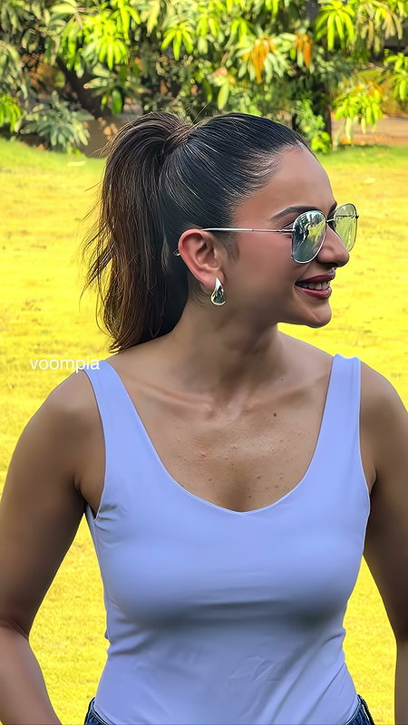 RAKUL PREET HOTWIFE MASSIVE BOOBS TEASE IN TIGHT TOP HQ VIDEO (2)2