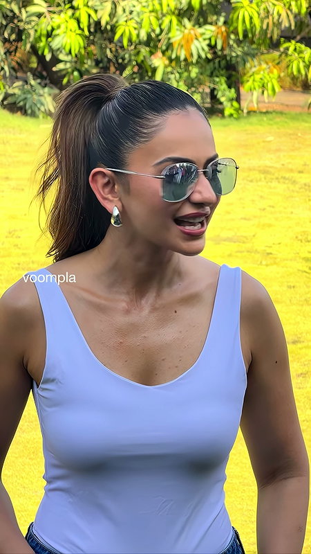 RAKUL PREET HOTWIFE MASSIVE BOOBS TEASE IN TIGHT TOP HQ VIDEO (2)2