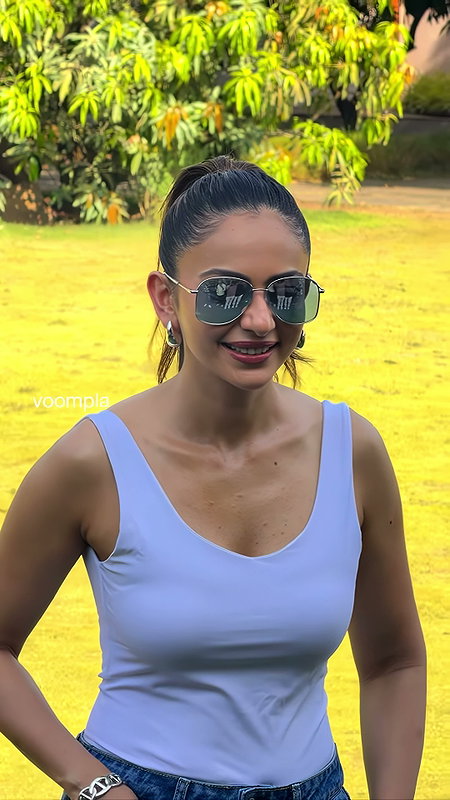 RAKUL PREET HOTWIFE MASSIVE BOOBS TEASE IN TIGHT TOP HQ VIDEO (2)2