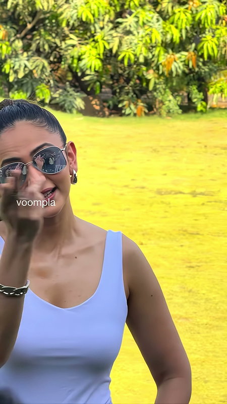 RAKUL PREET HOTWIFE MASSIVE BOOBS TEASE IN TIGHT TOP HQ VIDEO (2)2