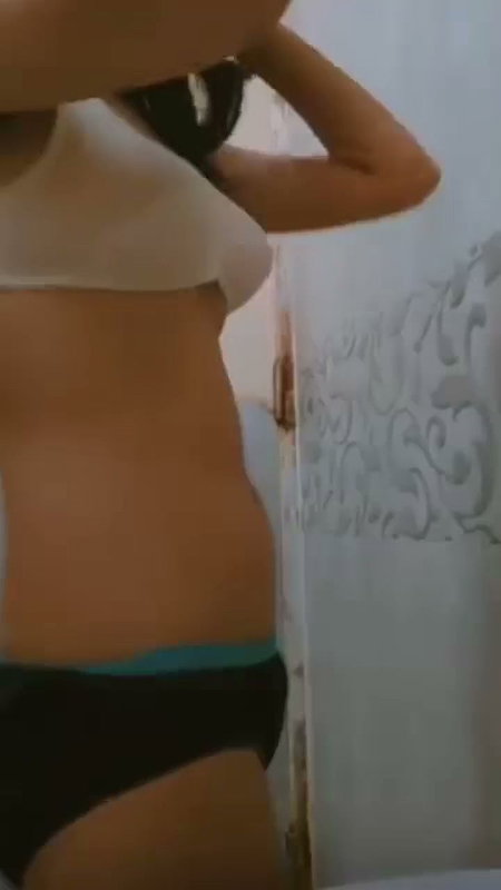 Sexy Slim Paki GF Showing Pressing Boobs Pressing Ass By BF In Car (2)4
